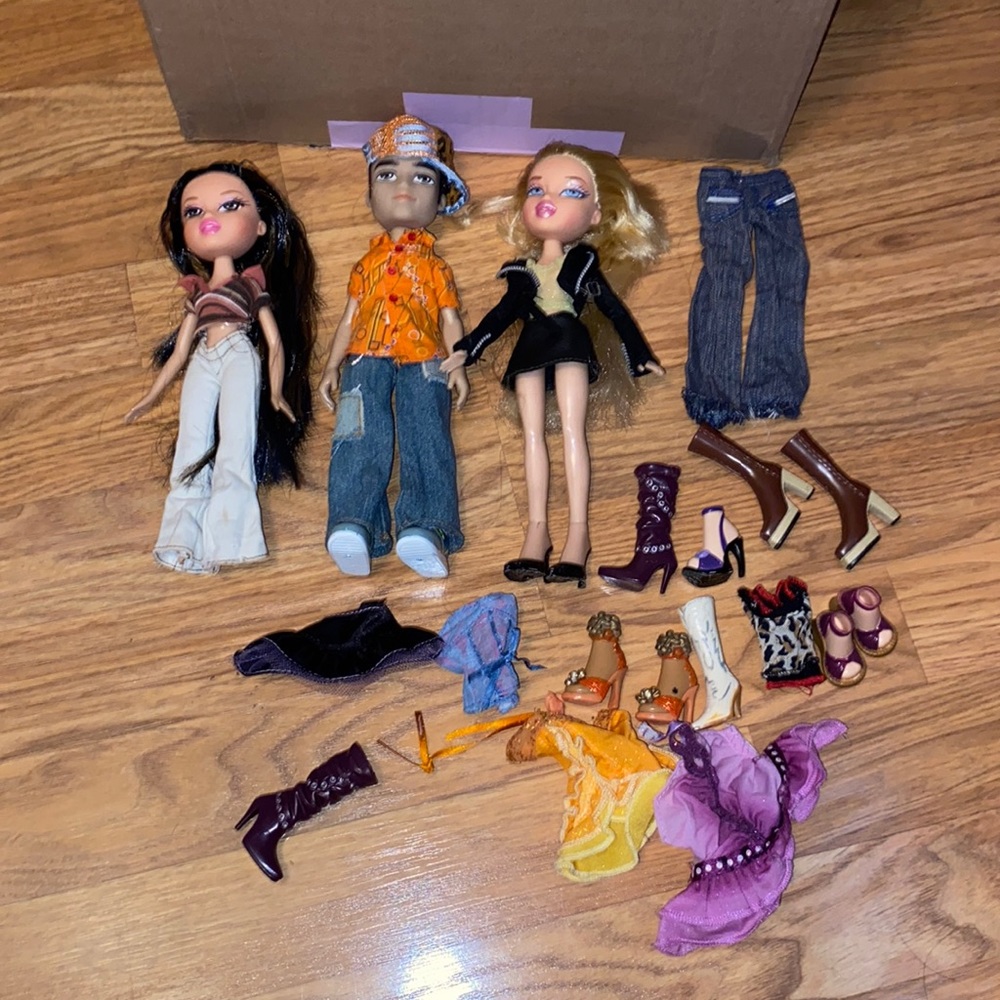 Bratz and Clothes Bundle